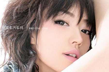 清妆素裹的漂亮美女暧昧体验